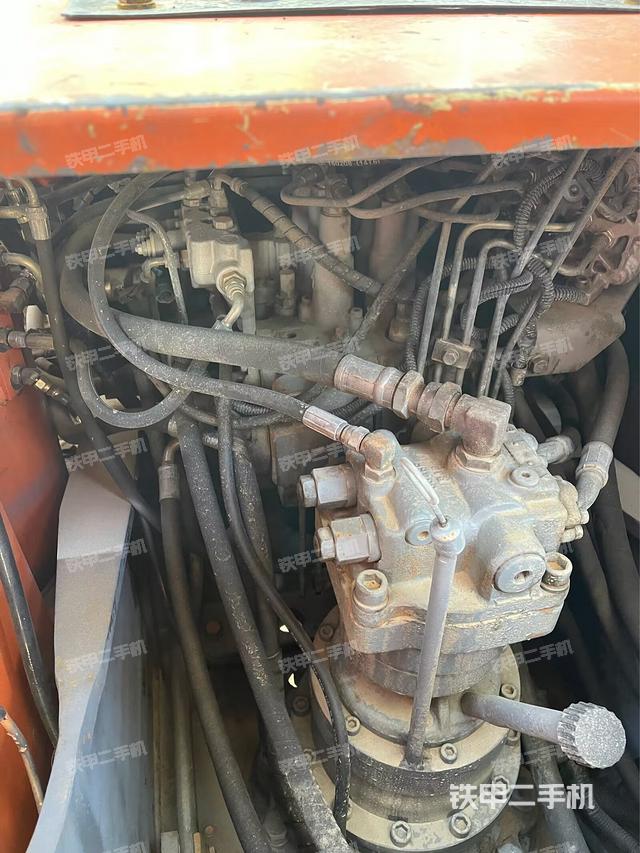 回轉(zhuǎn)馬達(dá)和主控閥（整機外觀）