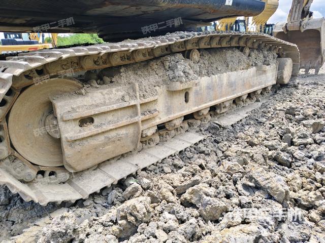 單側(cè)履帶整體(整機外觀) 單側(cè)履帶整體(整機外觀)