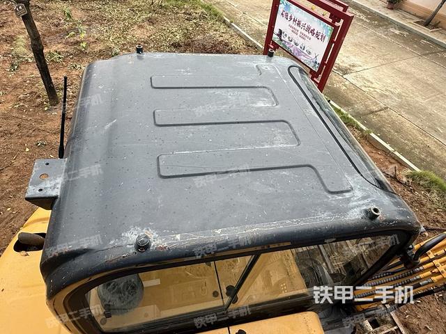 驾驶室顶部（整机外观）