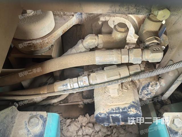 液压泵舱室正面整体(整机外观) 液压泵舱室正面整体(整机外观)