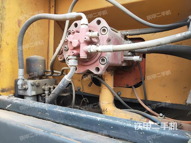 液壓泵艙室正面整體(整機(jī)外觀) 液壓泵艙室正面整體(整機(jī)外觀)