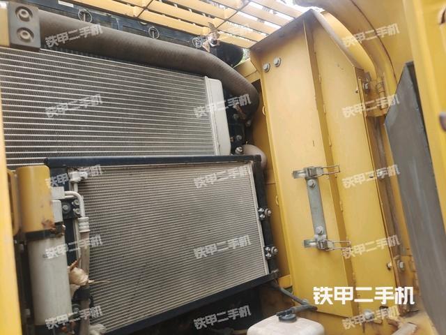散熱器正面(大件艙室) 散熱器正面(大件艙室)