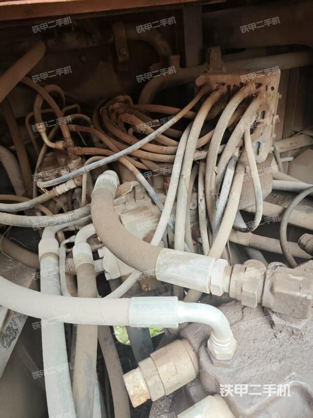 回转马达和主控阀（整机外观）