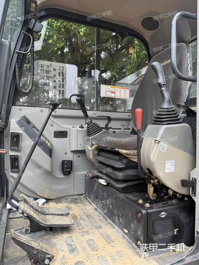 驾驶室整体（整机外观）