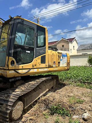 小松PC220LC-8挖掘机实拍图片