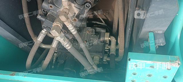 回转马达和主控阀（整机外观）