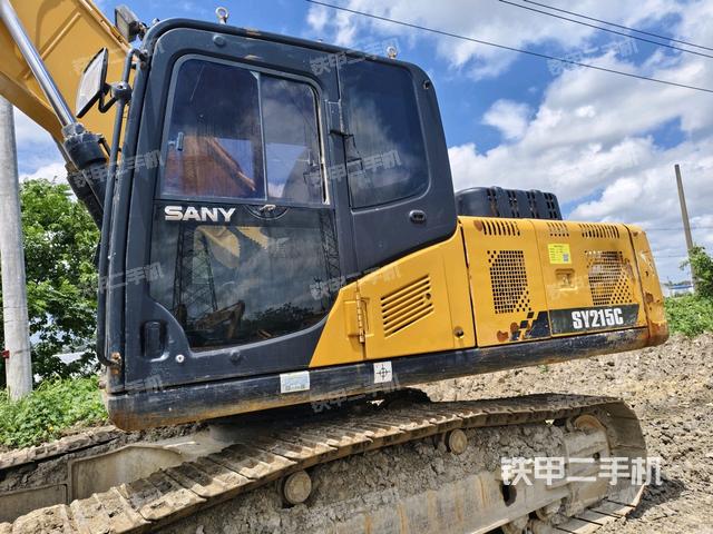 駕駛室整體(整機外觀) 駕駛室整體(整機外觀)