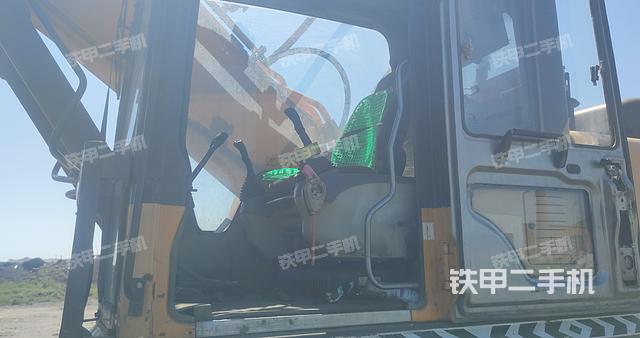 駕駛室整體(整機外觀) 駕駛室整體(整機外觀)