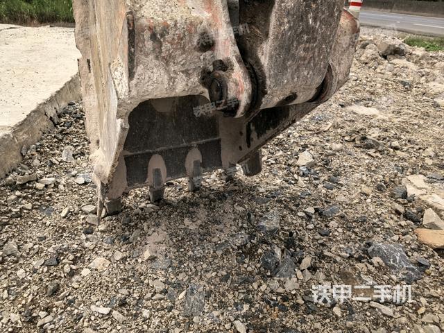 铲斗45度(工作和回转装置) 铲斗45度(工作和回转装置)