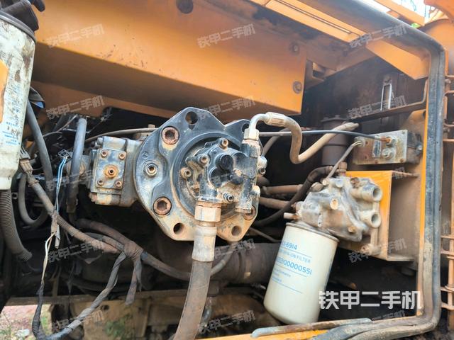 液壓泵艙室正面整體(整機外觀) 液壓泵艙室正面整體(整機外觀)