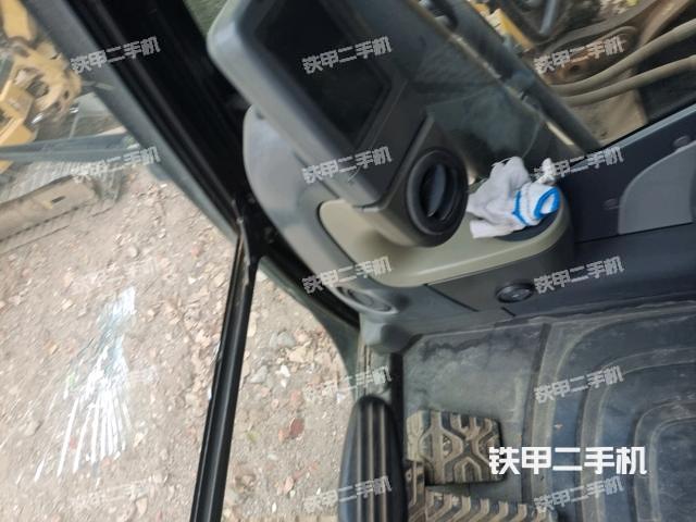 座椅右側控制臺/鑰匙門/油門/含右手柄(駕駛室部分) 座椅右側控制臺/鑰匙門/油門/含右手柄(駕駛室部分)