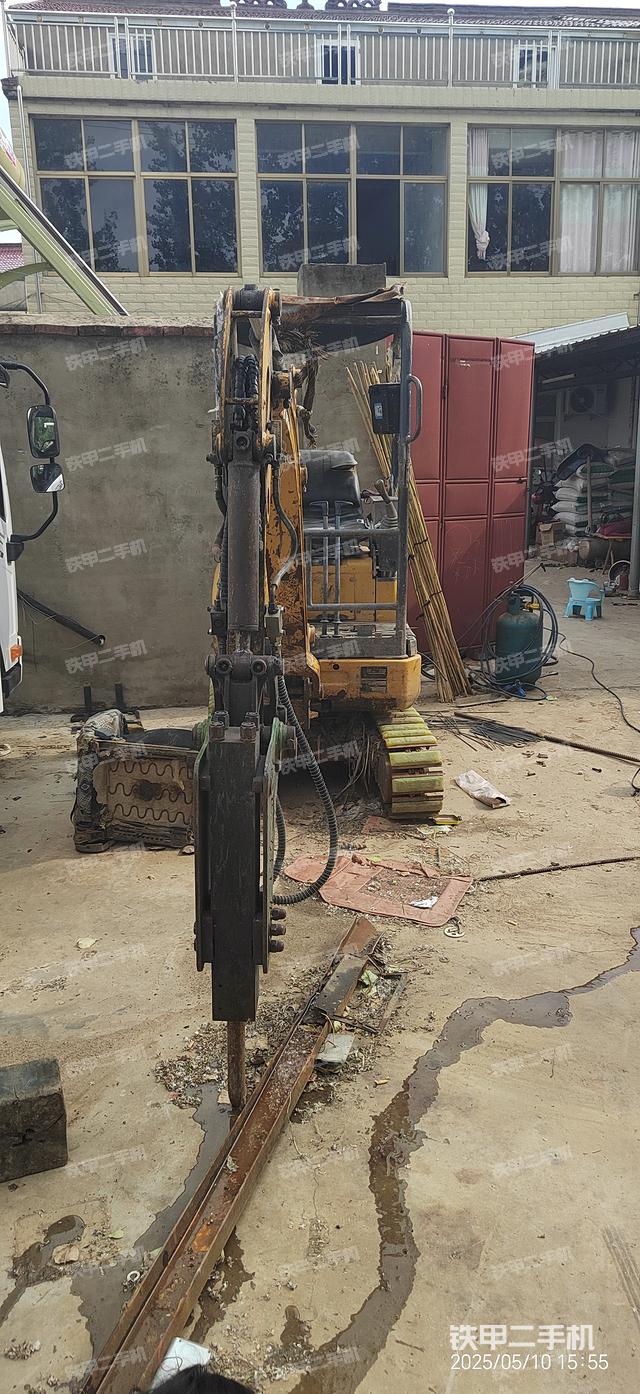 液压泵舱室正面整体(整机外观) 液压泵舱室正面整体(整机外观)