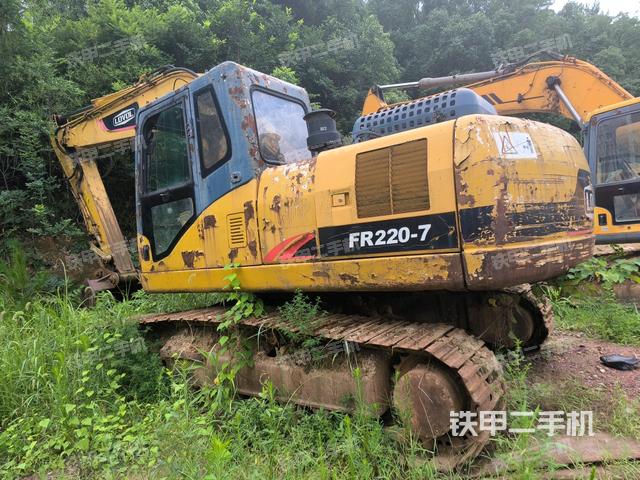 雷沃重工FR220-7挖掘机