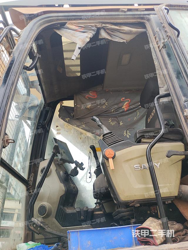 驾驶室整体（整机外观）