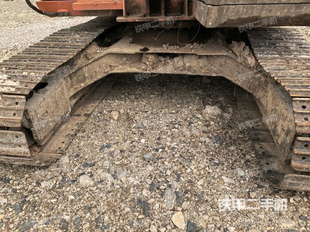 转盘和下车架正前(工作和回转装置) 转盘和下车架正前(工作和回转装置)