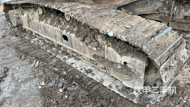 单侧履带整体(整机外观) 单侧履带整体(整机外观)