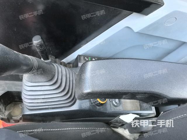 座椅右側(cè)控制臺/鑰匙門/油門/含右手柄(駕駛室部分) 座椅右側(cè)控制臺/鑰匙門/油門/含右手柄(駕駛室部分)
