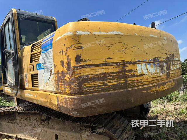 駕駛室整體(整機(jī)外觀) 駕駛室整體(整機(jī)外觀)