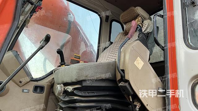 驾驶室整体(整机外观) 驾驶室整体(整机外观)