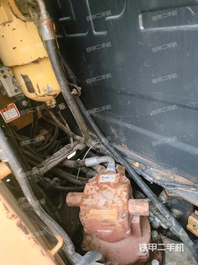 回轉(zhuǎn)馬達和主控閥（整機外觀）