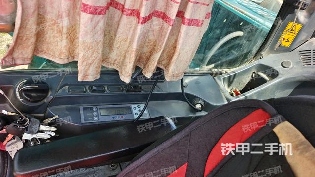 座椅右側控制臺/鑰匙門/油門/含右手柄(駕駛室部分) 座椅右側控制臺/鑰匙門/油門/含右手柄(駕駛室部分)