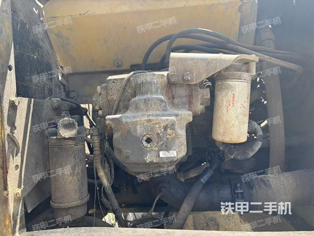 液壓泵艙室正面整體(整機(jī)外觀) 液壓泵艙室正面整體(整機(jī)外觀)