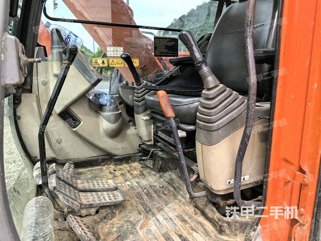 顶棚整体(驾驶室部分) 顶棚整体(驾驶室部分)