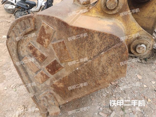 小臂整體左后(工作和回轉裝置) 小臂整體左后(工作和回轉裝置)