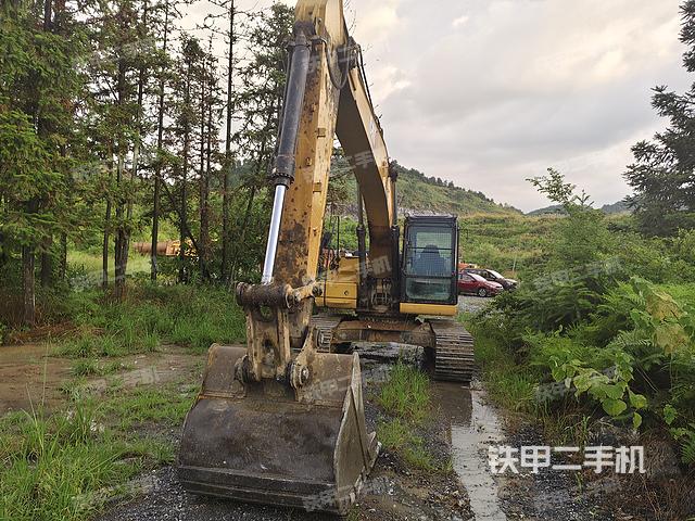 駕駛室頂部(整機外觀) 駕駛室頂部(整機外觀)