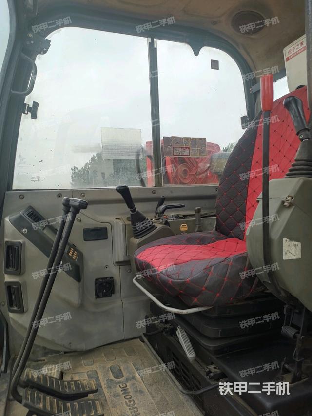 駕駛室頂部（整機外觀）