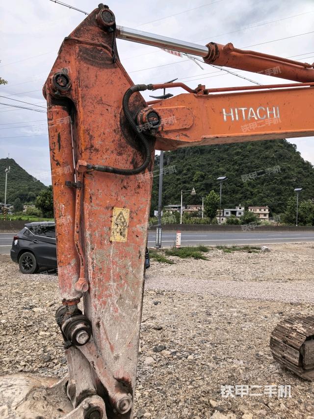 小臂整体左后(工作和回转装置) 小臂整体左后(工作和回转装置)