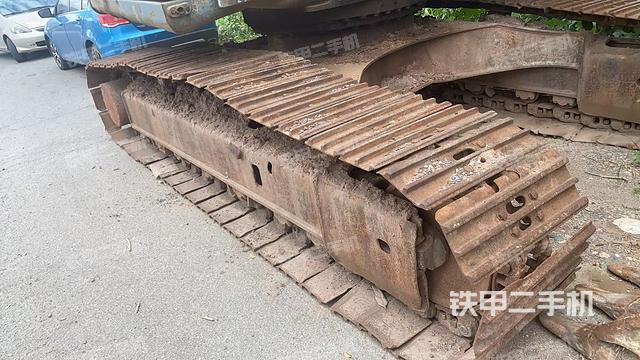 單側(cè)履帶整體(整機外觀) 單側(cè)履帶整體(整機外觀)