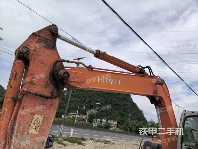 小臂整体右前(工作和回转装置) 小臂整体右前(工作和回转装置)