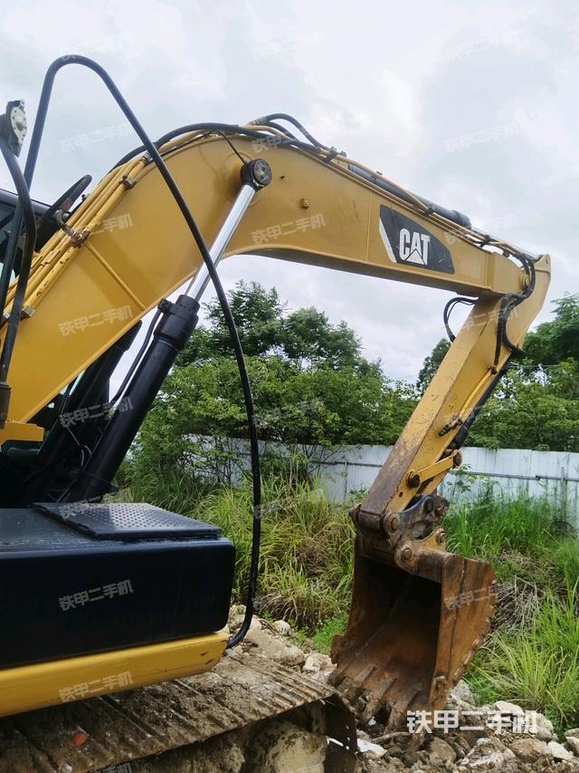 小臂整體左后(工作和回轉(zhuǎn)裝置) 小臂整體左后(工作和回轉(zhuǎn)裝置)