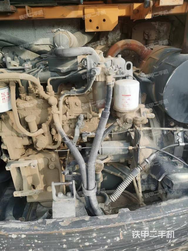 液壓泵艙室正面整體(整機(jī)外觀) 液壓泵艙室正面整體(整機(jī)外觀)