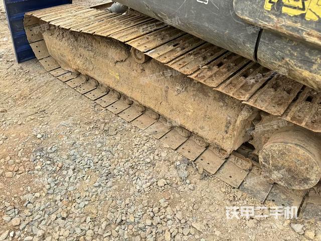 單側(cè)履帶整體(整機(jī)外觀) 單側(cè)履帶整體(整機(jī)外觀)