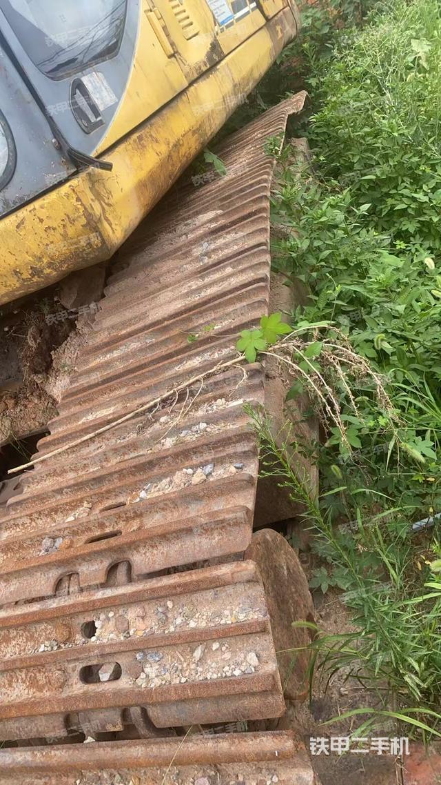 单侧履带整体(整机外观) 单侧履带整体(整机外观)