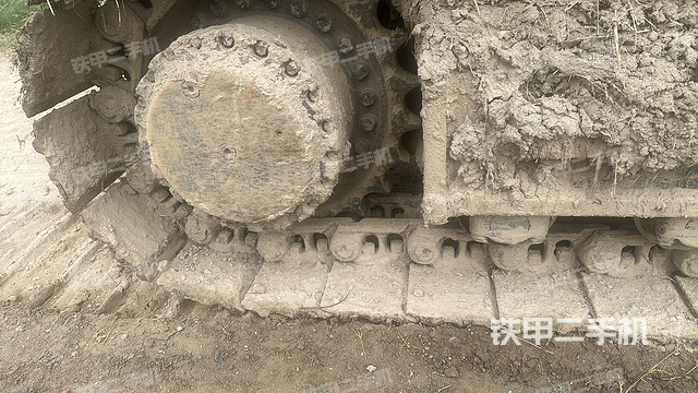 单侧履带整体(整机外观) 单侧履带整体(整机外观)