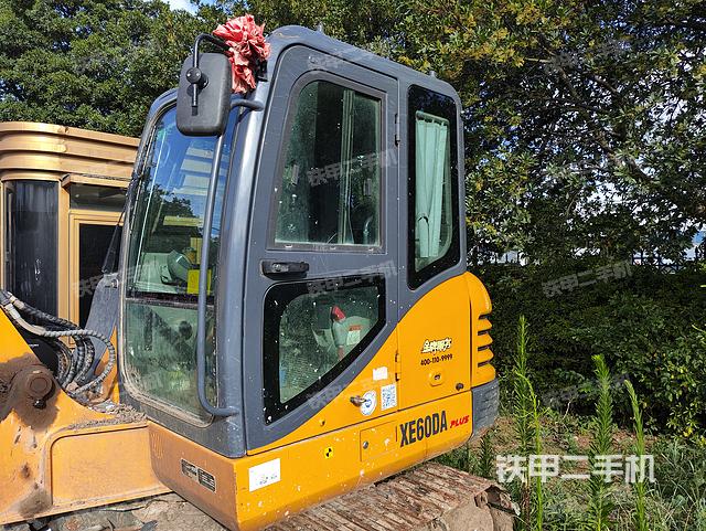 驾驶室整体（整机外观）