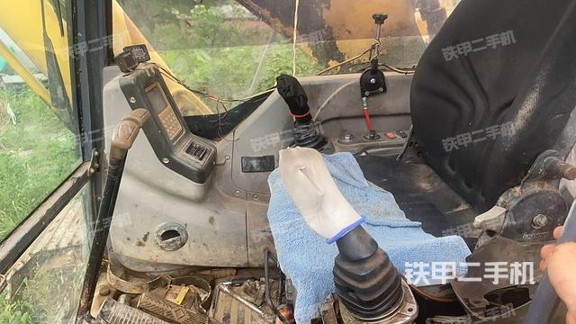 驾驶室整体(整机外观) 驾驶室整体(整机外观)