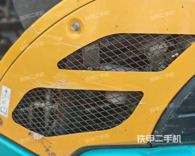液壓泵艙室正面整體(整機(jī)外觀) 液壓泵艙室正面整體(整機(jī)外觀)