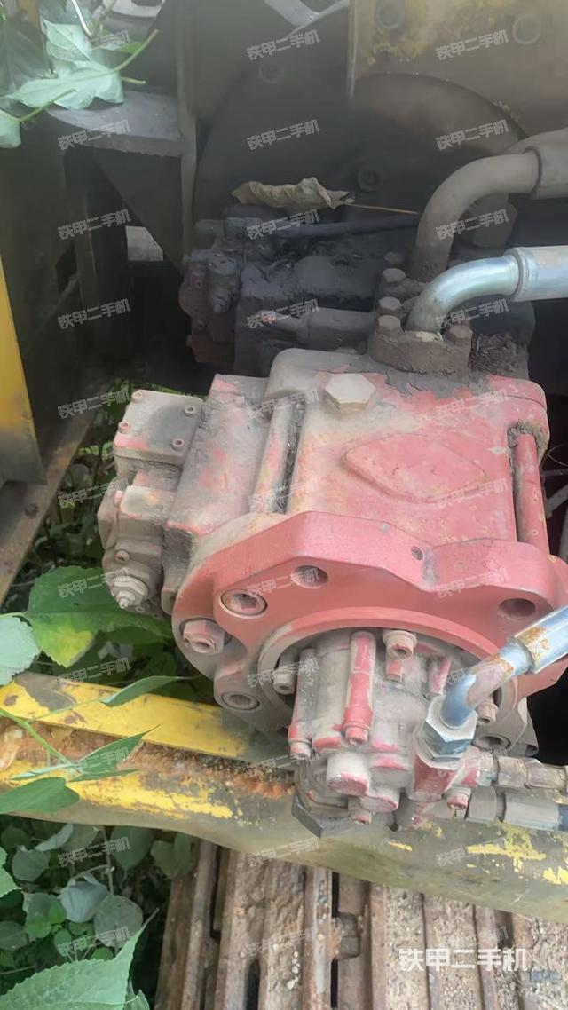 液压泵舱室正面整体(整机外观) 液压泵舱室正面整体(整机外观)