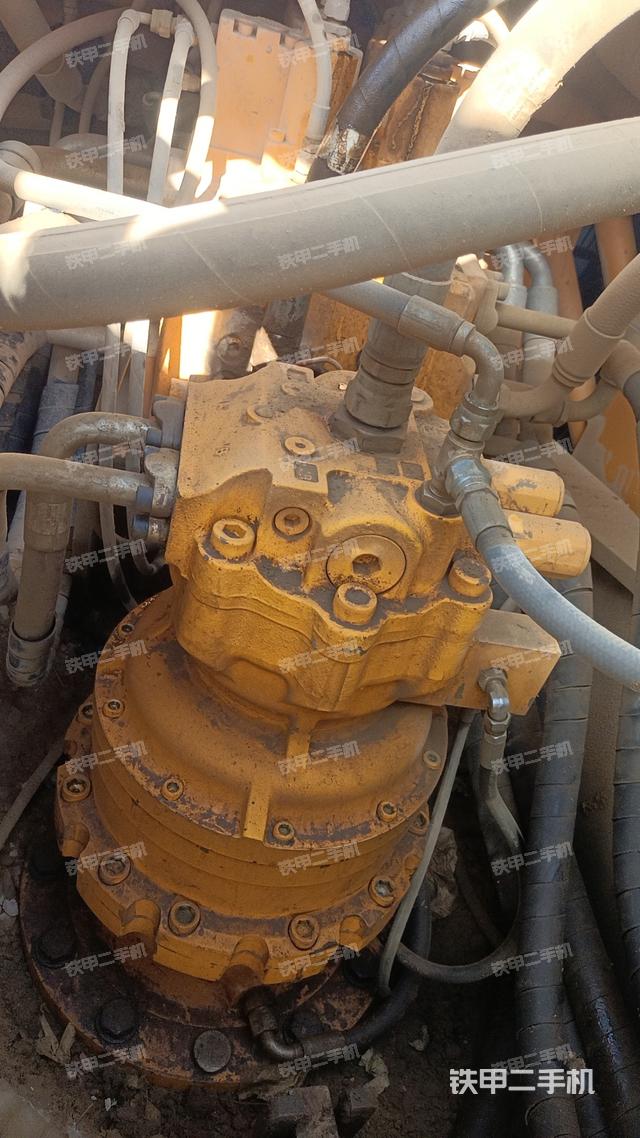 回轉(zhuǎn)馬達(dá)和主控閥(整機(jī)外觀) 回轉(zhuǎn)馬達(dá)和主控閥(整機(jī)外觀)