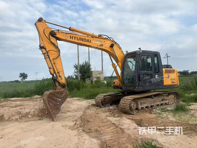 驾驶室整体(整机外观) 驾驶室整体(整机外观)