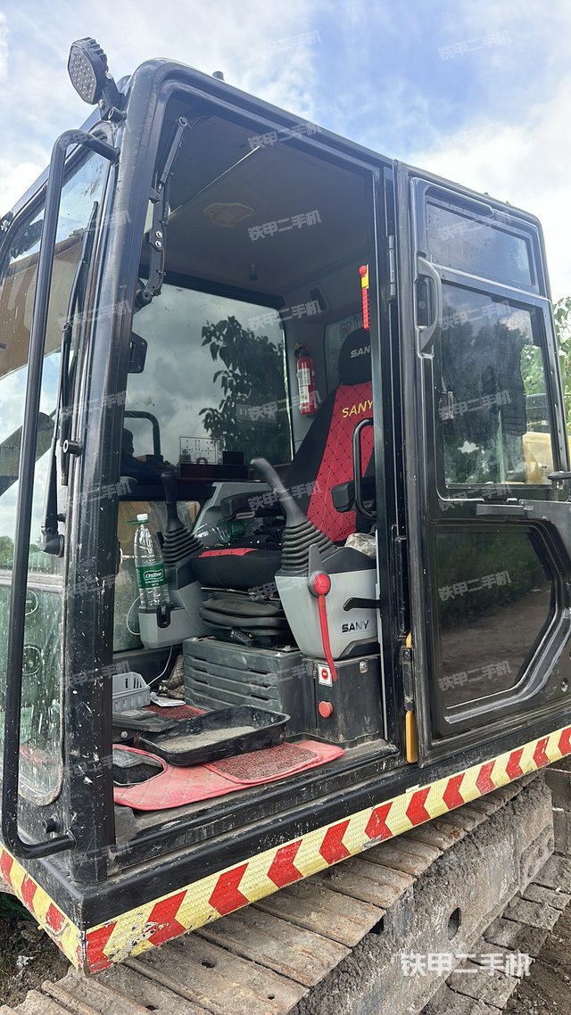 驾驶室整体（整机外观）