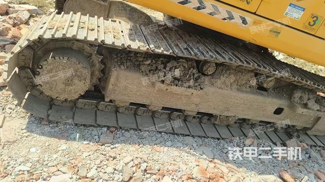 单侧履带整体(整机外观) 单侧履带整体(整机外观)