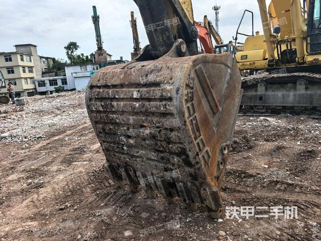 小臂整體左后(工作和回轉(zhuǎn)裝置) 小臂整體左后(工作和回轉(zhuǎn)裝置)