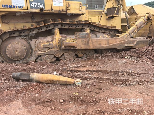 右驱动轮(推土机底盘及工作装置) 右驱动轮(推土机底盘及工作装置)