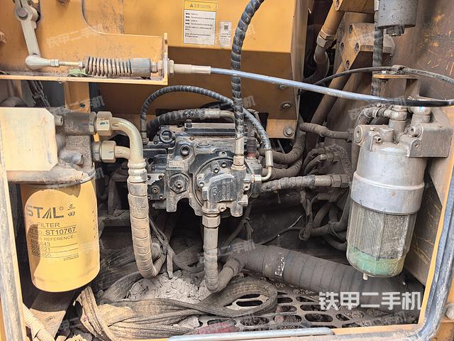 液壓泵艙室正面整體(整機(jī)外觀) 液壓泵艙室正面整體(整機(jī)外觀)