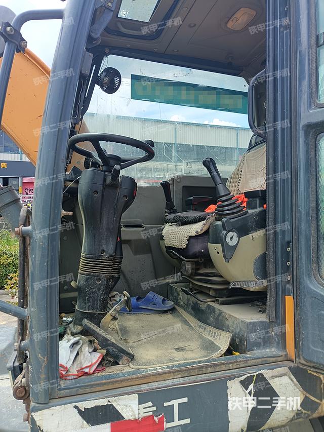 驾驶室整体(整机外观) 驾驶室整体(整机外观)